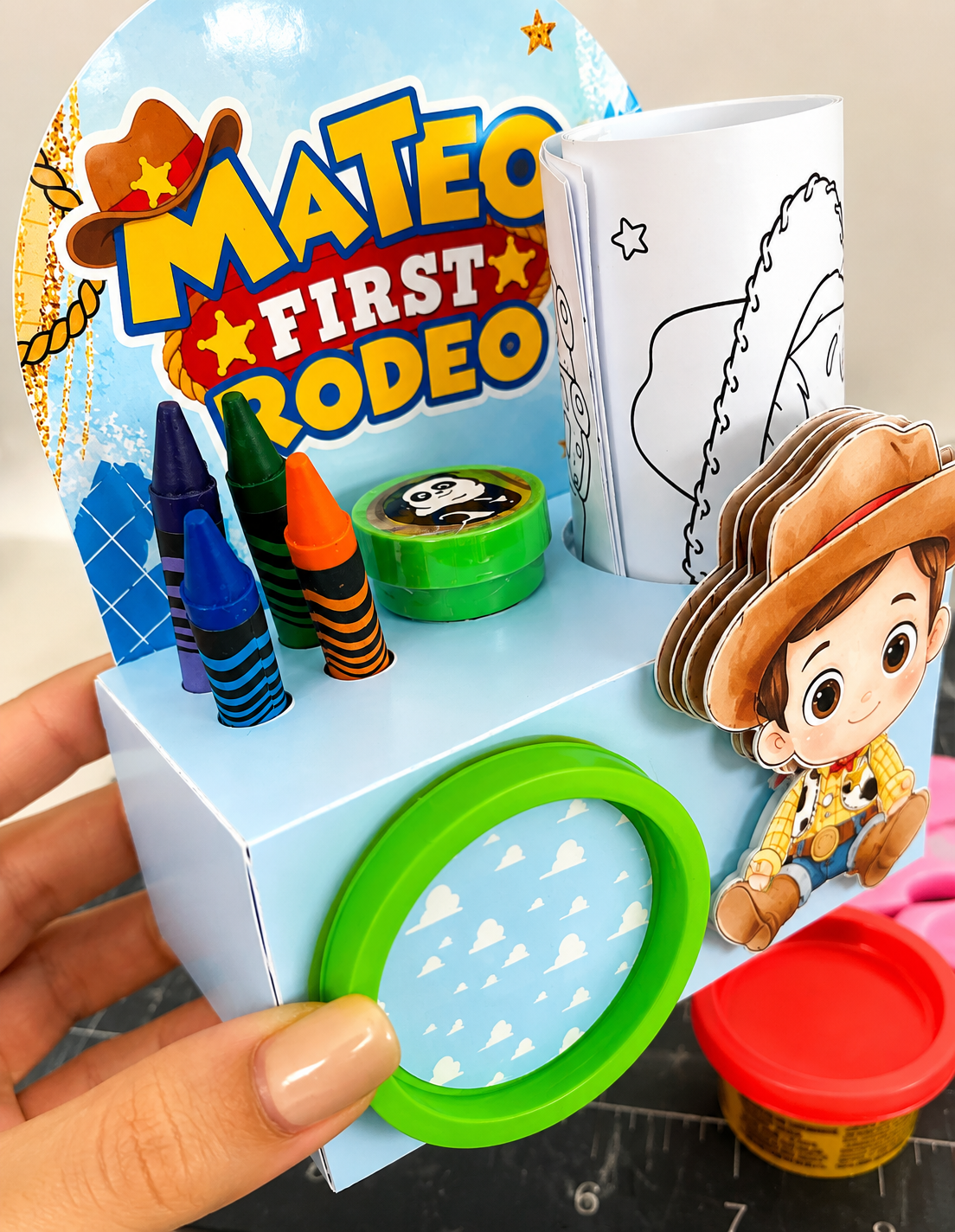 Caja de actividades (plastilina, sello y colores)