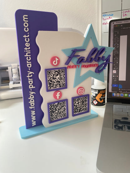 Stand en 3D personalizado con NFC, QR y logo