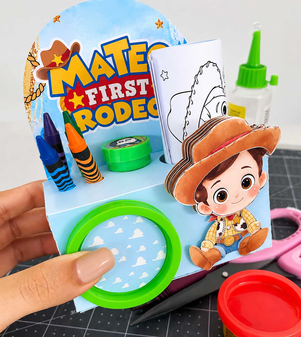 Caja de actividades (plastilina, sello y colores)